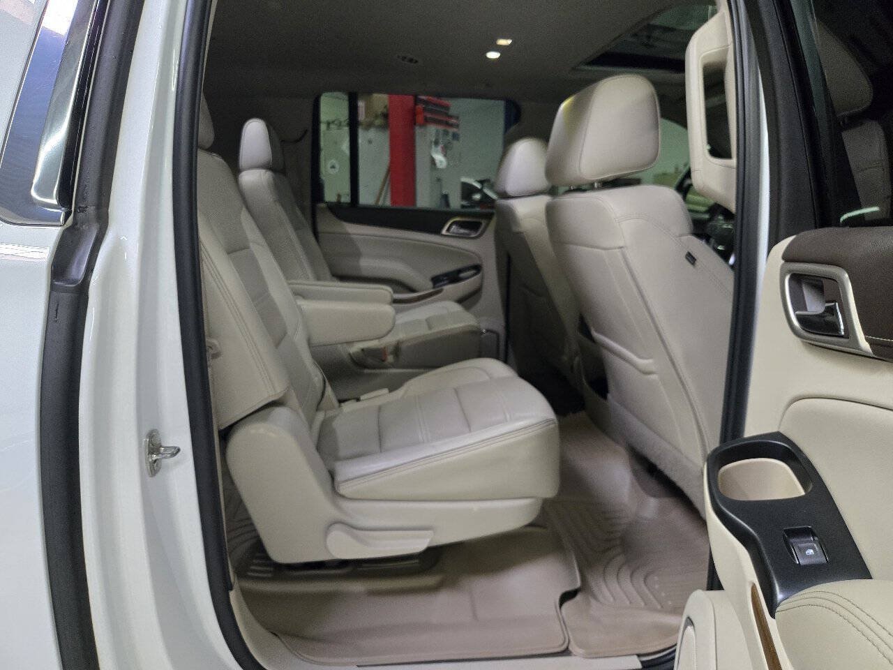 Used 2020 GMC Yukon XL Denali RWD image 14
