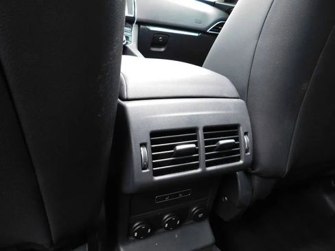 Used 2019 Jaguar F-PACE Premium image 13