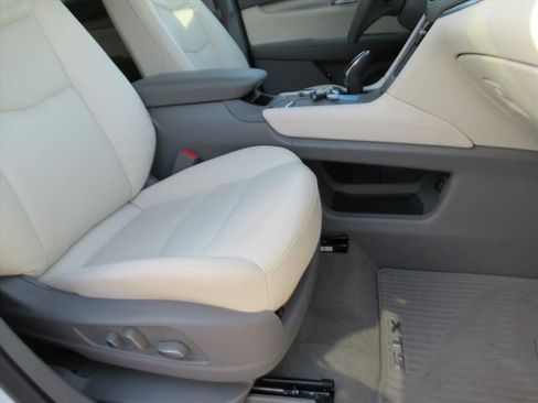 Used 2023 Cadillac XT5 Premium Luxury w/ Technology Package image 11