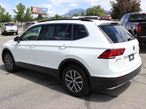 Used 2019 Volkswagen Tiguan SE w/ Panoramic Sunroof Package AWD/4WD image 2