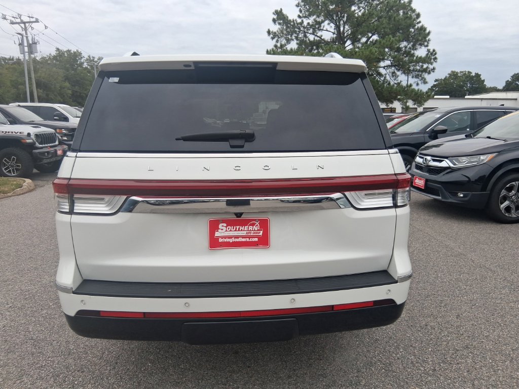 Used 2022 Lincoln Navigator L Reserve AWD/4WD image 6