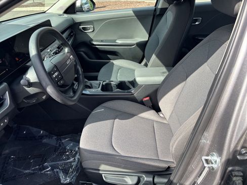 Used 2025 Kia K4 FWD image 27