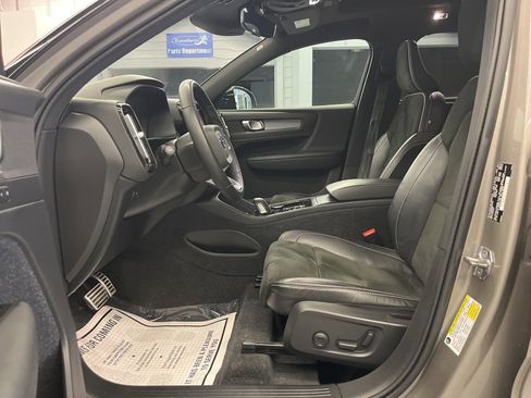 Used 2022 Volvo XC40 T5 R-Design w/ Advanced Package image 10