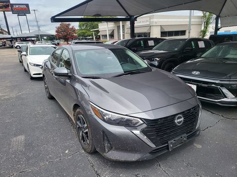 Used 2025 Nissan Sentra SV FWD image 2
