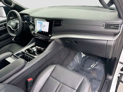 Used 2025 Jeep Wagoneer Series II image 35