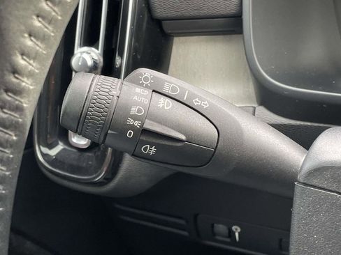 Used 2019 Volvo XC40 T5 Inscription image 12