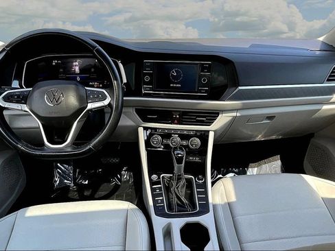Used 2023 Volkswagen Jetta SE FWD image 9