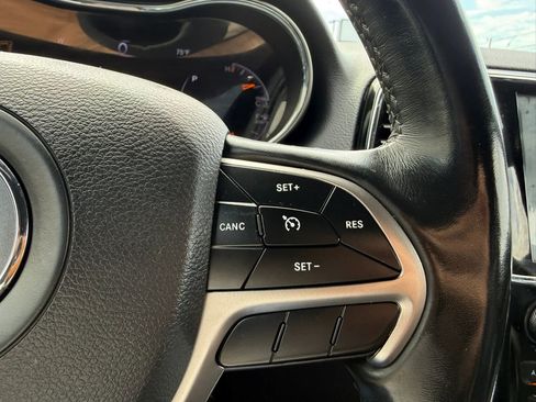 Used 2019 Jeep Grand Cherokee Altitude AWD/4WD image 28
