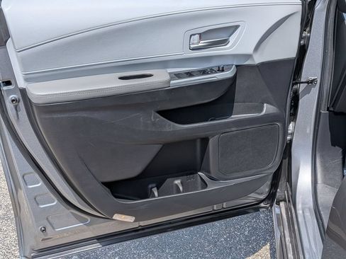 Used 2026 Toyota Sienna XLE FWD image 21