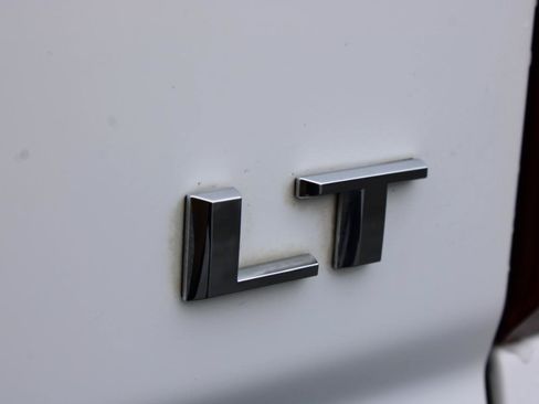 Used 2021 Chevrolet Silverado 1500 LT w/ Safety Package II AWD/4WD image 7