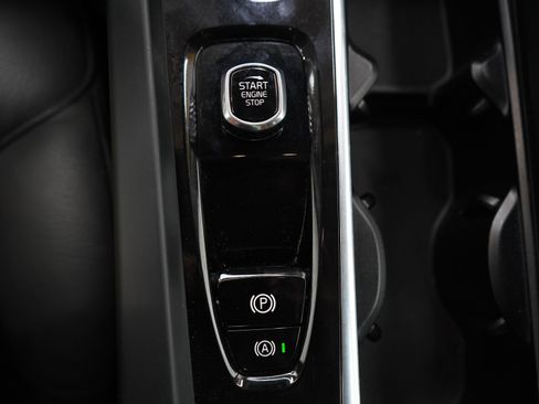 Used 2025 Volvo V60 B5 Cross Country Plus AWD/4WD image 24
