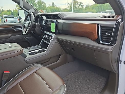 Used 2025 GMC Sierra 3500 Denali w/ Denali Reserve Package image 35