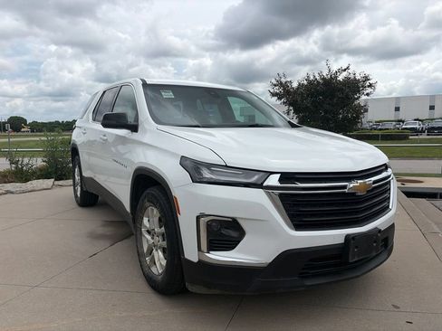 Used 2023 Chevrolet Traverse LS AWD/4WD image 2