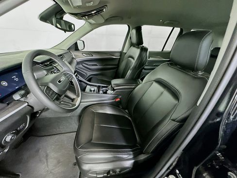 Used 2023 Jeep Grand Cherokee Limited image 13