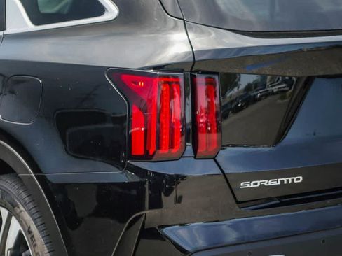 Certified 2023 Kia Sorento SX Prestige AWD/4WD image 7