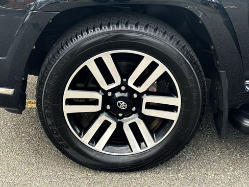 Used 2022 Toyota 4Runner Limited AWD/4WD image 12