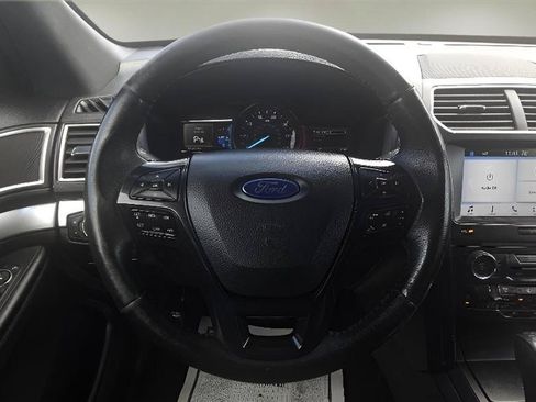 Used 2017 Ford Explorer XLT w/ Equipment Group 201A AWD/4WD image 14