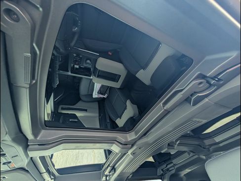 Used 2026 GMC Hummer EV SUV AWD/4WD image 16