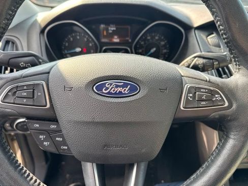 Used 2017 Ford Focus Titanium FWD image 19