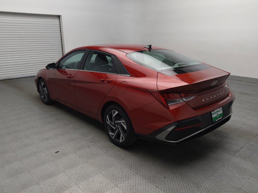 Used 2025 Hyundai Elantra SEL FWD image 5