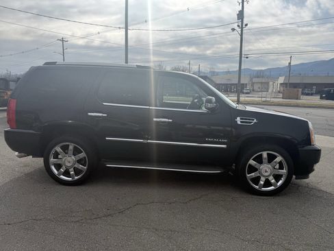 Used 2012 Cadillac Escalade Luxury image 5