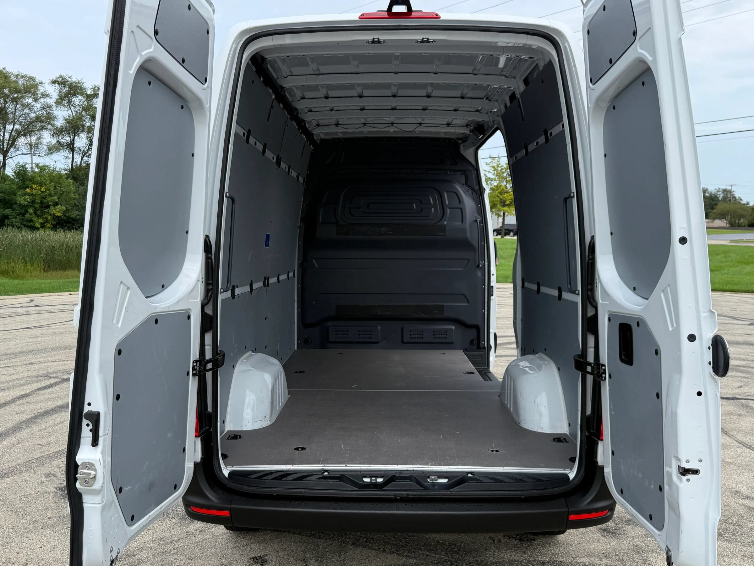Used 2025 Mercedes-Benz Sprinter 2500 image 8