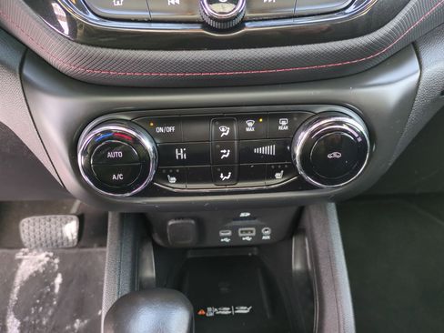 Certified 2022 Chevrolet TrailBlazer RS w/ Sun and Liftgate Package image 11