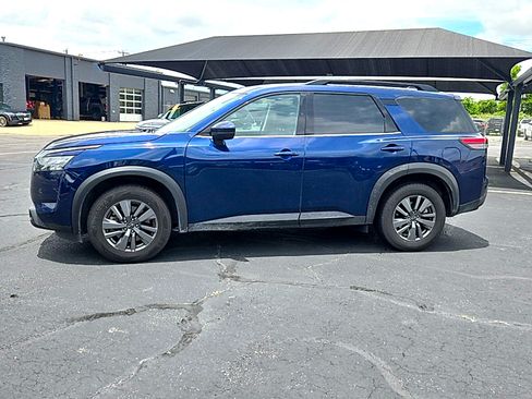 Used 2025 Nissan Pathfinder SV FWD image 4