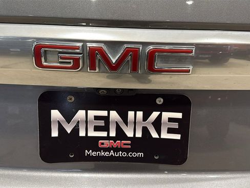 Used 2021 GMC Yukon Denali w/ Denali Premium Package image 9