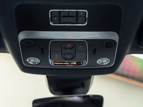 Used 2026 Bentley Flying Spur Azure image 32