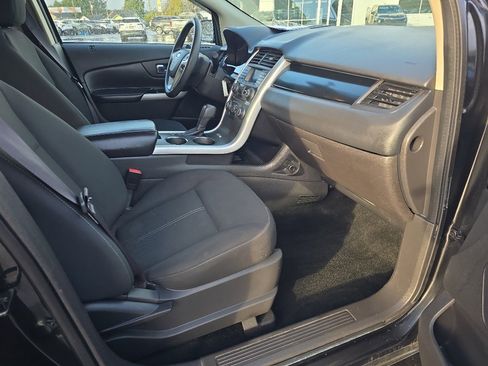 Used 2013 Ford Edge SE image 16
