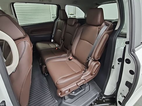New 2026 Honda Odyssey Touring image 32