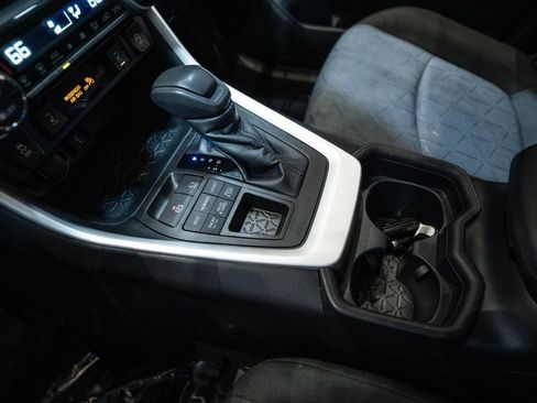 Used 2020 Toyota RAV4 XLE image 18