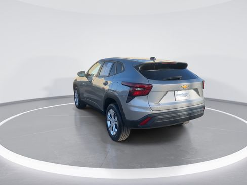 Certified 2024 Chevrolet Trax LS w/ Driver Confidence Package image 7