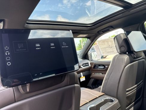 New 2026 GMC Yukon Denali Ultimate AWD/4WD image 32