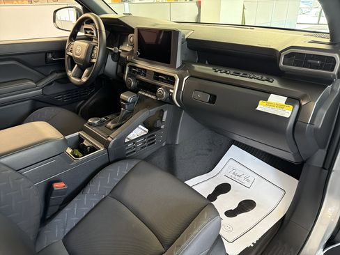 New 2025 Toyota Tacoma SR5 AWD/4WD image 32