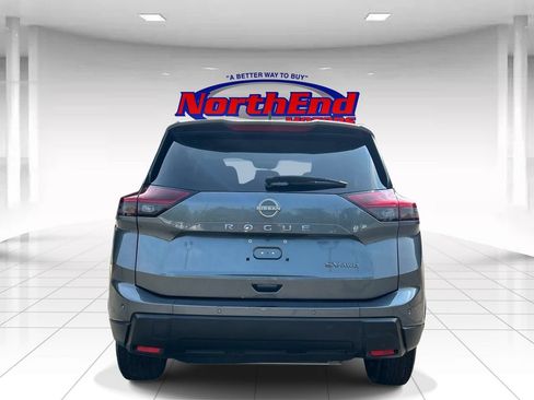 Used 2024 Nissan Rogue SV AWD/4WD image 4