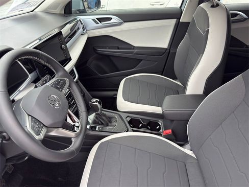 New 2026 Volkswagen Taos SE image 12