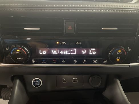 Used 2022 Nissan Rogue SL w/ SL Premium Package image 25