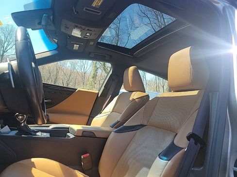 Used 2019 Lexus ES 350 w/ Premium Package image 10