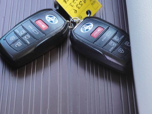 Used 2023 Toyota Sienna XLE image 20