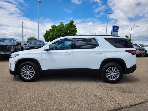 Used 2023 Chevrolet Traverse LT AWD/4WD image 2