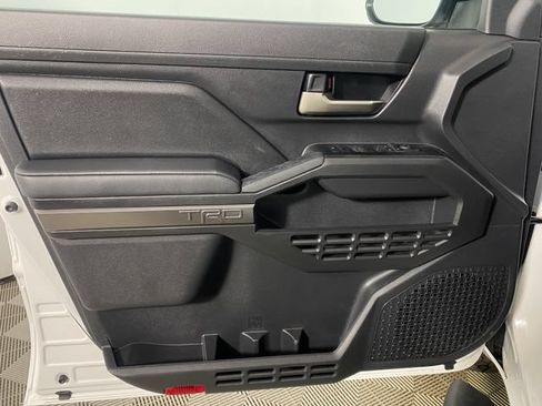 Certified 2025 Toyota Tacoma TRD Off-Road AWD/4WD image 20