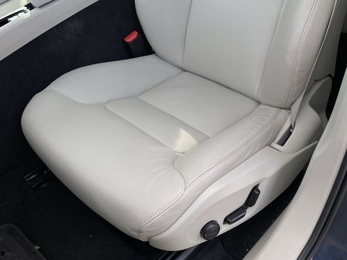 Used 2023 Volvo XC60 B5 Plus w/ Protection Package Premier image 23