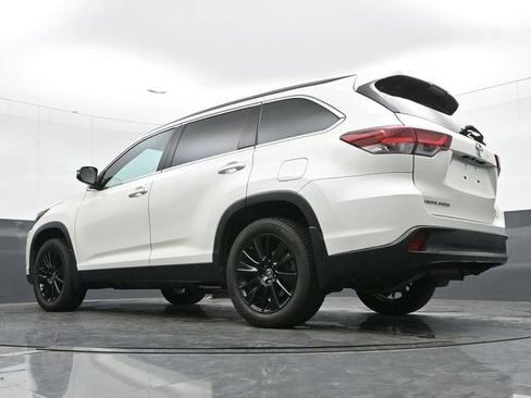 Used 2019 Toyota Highlander SE image 26