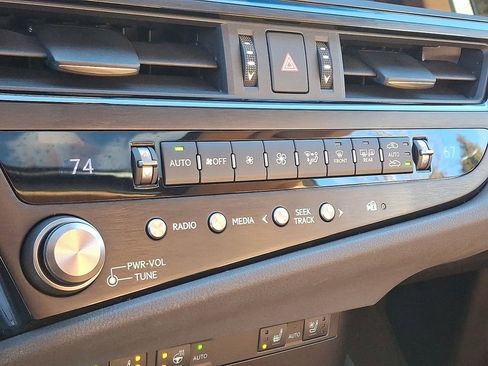 Used 2025 Lexus ES 300h w/ Premium Package image 17