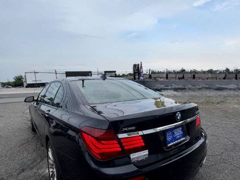 Used 2015 BMW 750Li xDrive AWD/4WD image 10