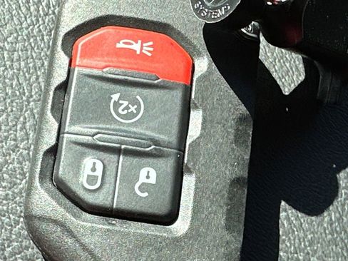 Used 2022 Jeep Wrangler Unlimited Sahara image 34