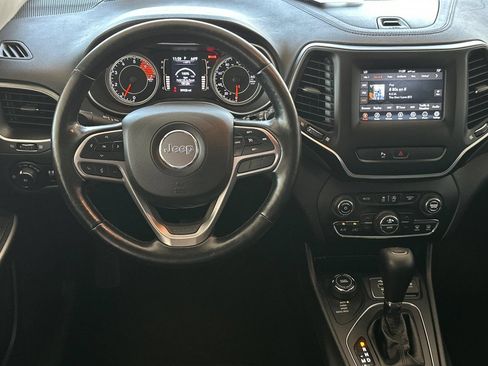 Used 2020 Jeep Cherokee Latitude Plus w/ Comfort/Convenience Group AWD/4WD image 13