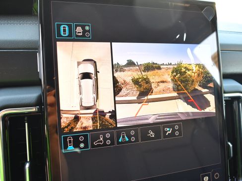 Used 2026 GMC Yukon Denali w/ Advanced Technology Package AWD/4WD image 10